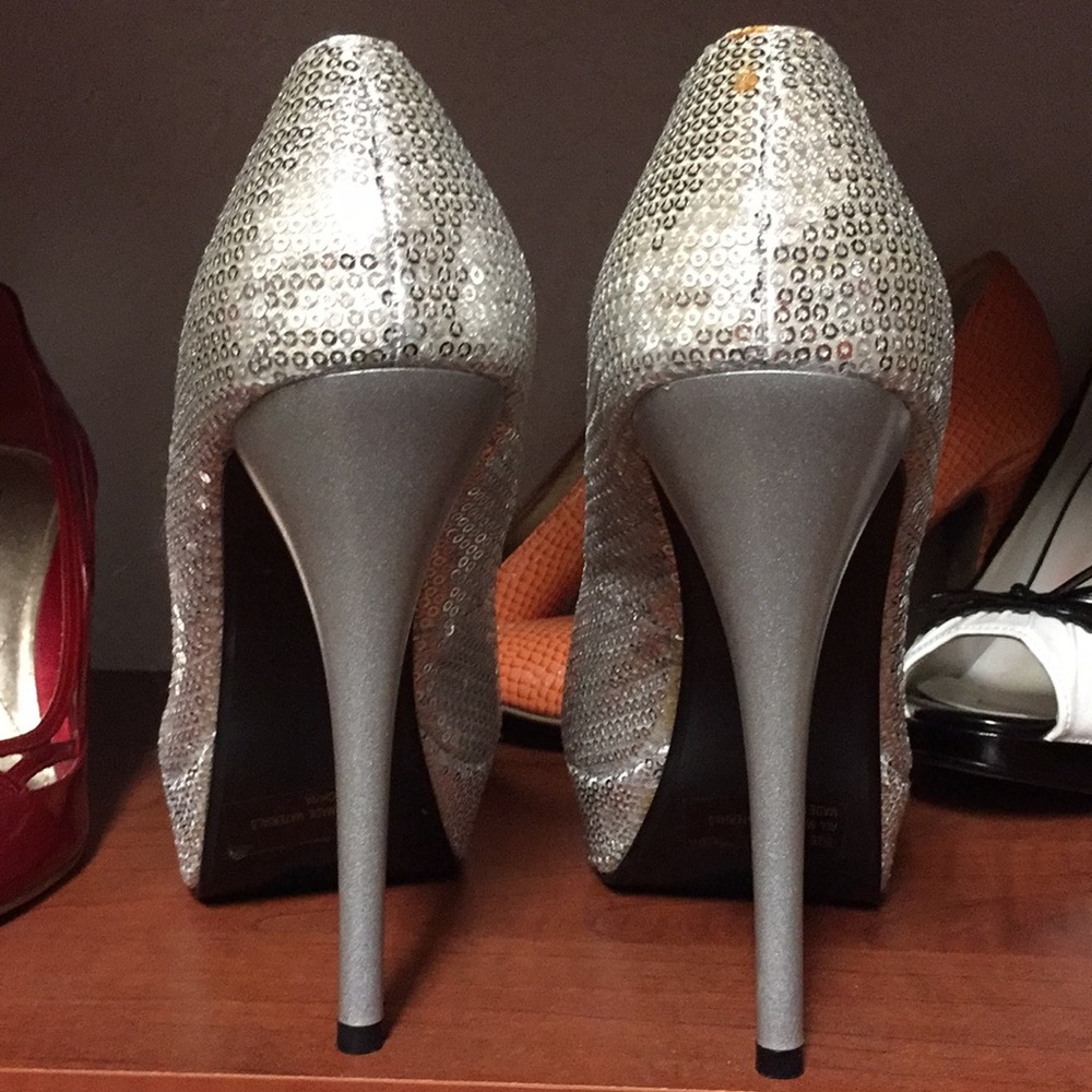 Pumps - Picture 2 of 2
